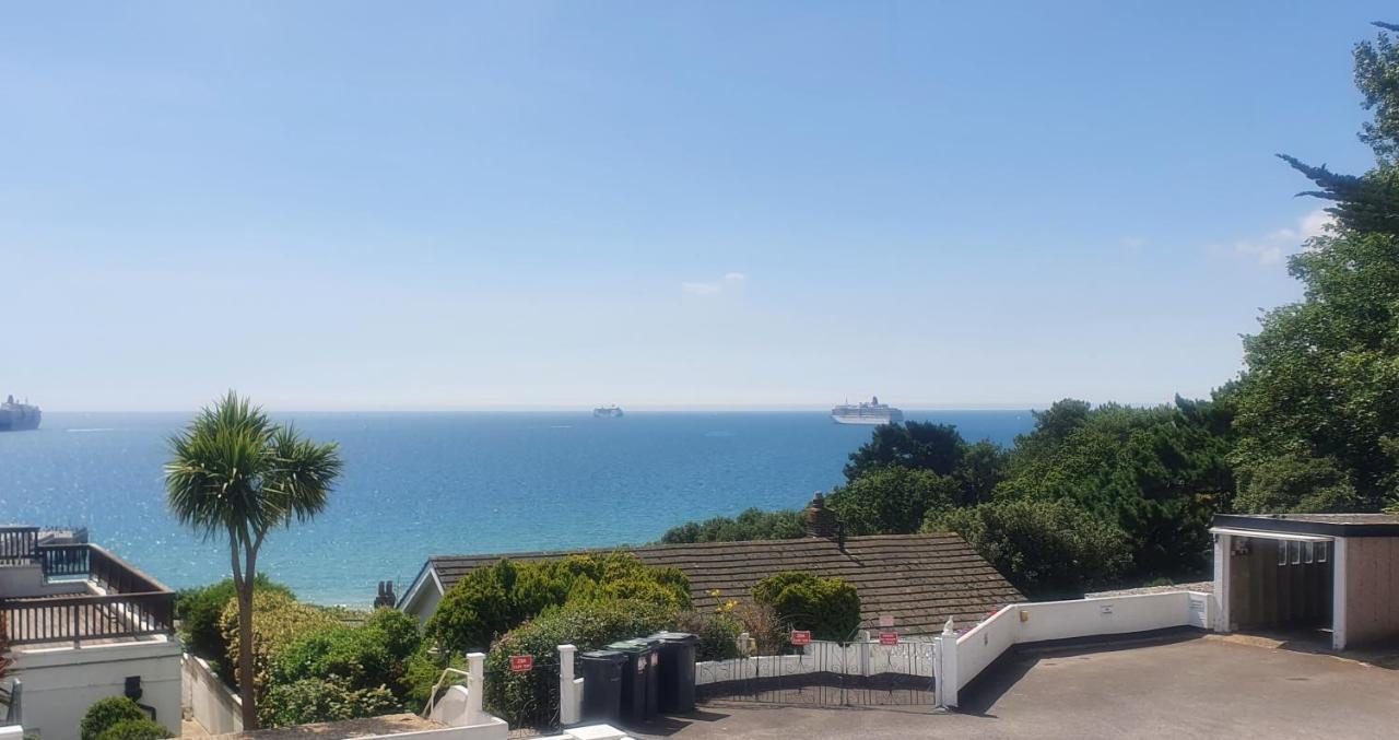 A Beautiful Apartment With Stunning Sea Views & Private Balcony Борнмут Экстерьер фото