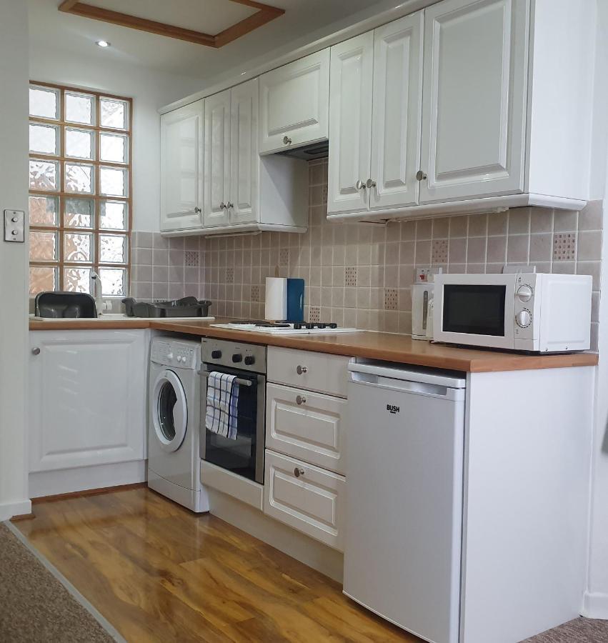 A Beautiful Apartment With Stunning Sea Views & Private Balcony Борнмут Экстерьер фото