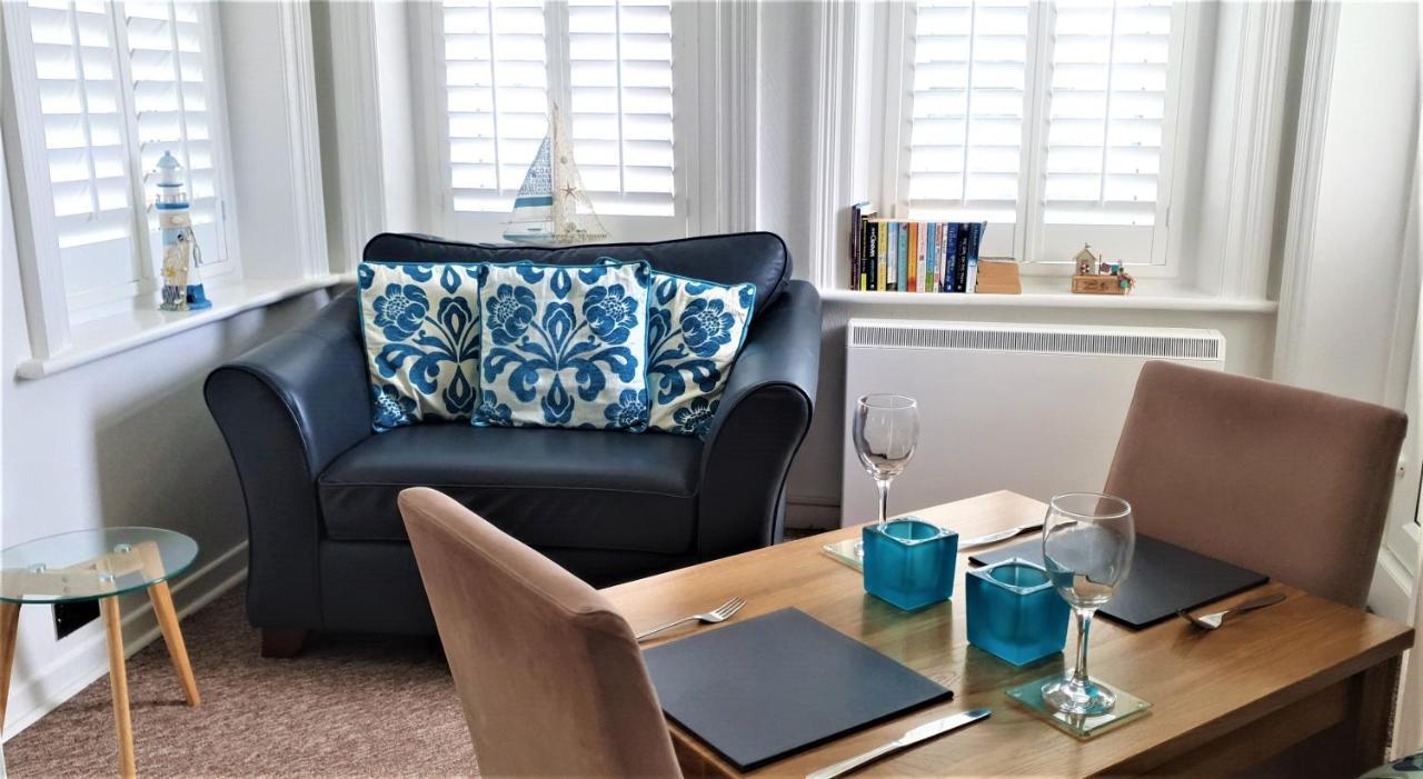 A Beautiful Apartment With Stunning Sea Views & Private Balcony Борнмут Экстерьер фото